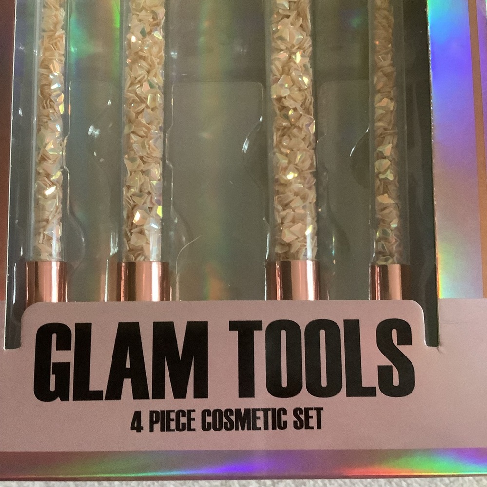 Glam Tools Cosmetic Brush Set - Picture 4 of 9